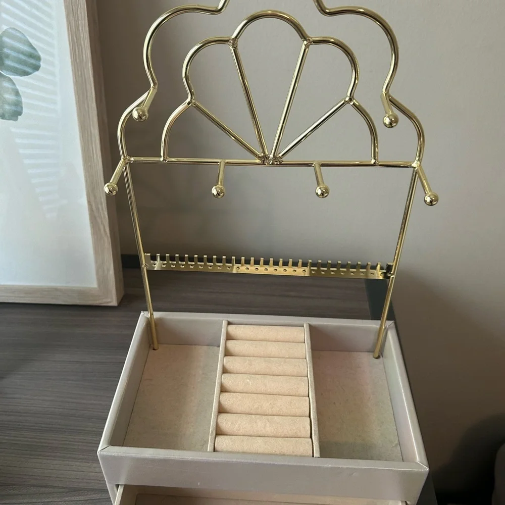 jewelry organizer